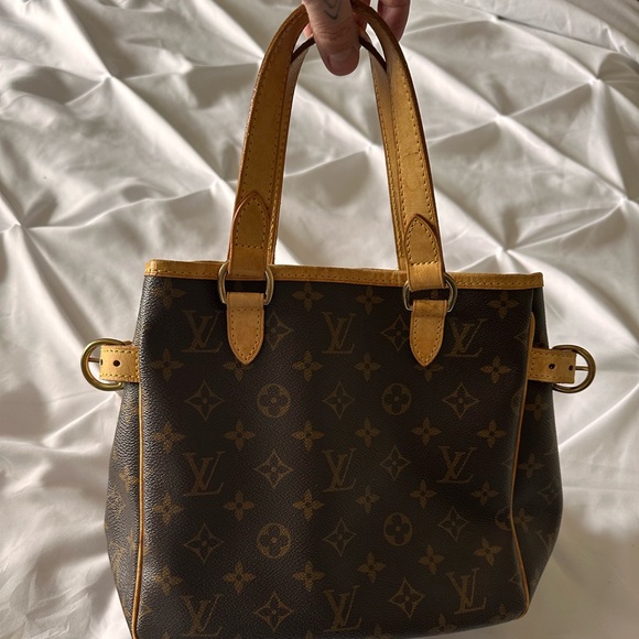 Louis Vuitton hand bag. - Picture 1 of 8